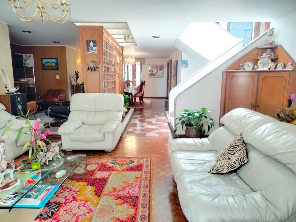 Casa de 6 alcobas en venta en Santa Bibiana, Bogotá, 612 m² · foto 3 de 20