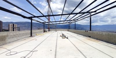 Espectacular local comercial donde podrás desarrollar tus actividades con mas facilidad y eficiencia potenciando  tu marca, cuenta con amplios espacios y una inmejorable vista hacia la ciudad.