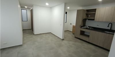 Se vende hermoso apartamento en una de las zonas más privilegiadas de La Ceja, Antioquia. Con un área total de 66,19 m2, este inmueble ofrece un espacio confortable y acogedor para sus habitantes. Además, cuenta con 3 amplias habitaciones y 2 baños completos, lo que proporciona el espacio ideal para una familia. El apartamento se encuentra en un edificio moderno y bien mantenido, con acceso pavimentado y ascensor para mayor comodidad. Una de las ventajas de este inmueble es que admite mascotas, permitiendo que los miembros peludos de la familia sean parte de este hermoso hogar.

En su interior, el apartamento cuenta con acabados de calidad, como un baño auxiliar, baño en la habitación principal, closets y una moderna cocina semi-integral, ideal para preparar deliciosas comidas en familia. Además, el suelo de cerámica le da un toque elegante y fácil de mantener al hogar. También cuenta con una zona de lavandería y trastero para mayor comodidad de los residentes. 

Ubicado en una zona residencial tranquila y segura, cercana a la zona urbana y con parques y transporte público cercano, este apartamento ofrece una excelente ubicación para una vida tranquila y cómoda. Además, cuenta con garaje y shut de basura para mayor comodidad y seguridad.

No pierdas la oportunidad de ser dueño de este hermoso apartamento en La Ceja, Antioquia. Contáctanos para más información y agendar una visita. ¡Haz de este lugar tu próximo hogar!

GRUPO VABAIT S.A.S. 
