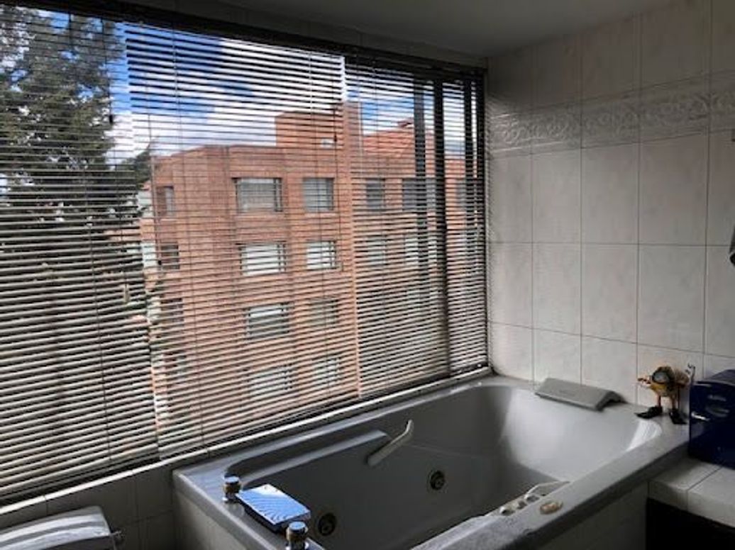Apartamento de 3 alcobas en venta en Chico, Bogotá, 292 m² · foto 13 de 20
