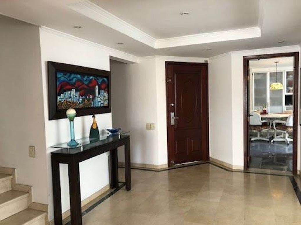 Apartamento de 3 alcobas en venta en Chico, Bogotá, 292 m² · foto 4 de 20
