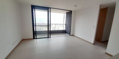 Se ofrece en arriendo un apartamento en el sector de El Escobero, ubicado en una unidad cerrada. Este inmueble cuenta con 2 alcobas, una de ellas con vestier y la otra con closet, proporcionando un espacio cómodo y funcional.

La cocina es integral y está equipada con red de gas, además de contar con dos baños y una zona de ropa. El balcón ofrece una excelente vista, perfecto para disfrutar del aire libre.

Incluye también parqueadero y cuarto útil, brindando mayor comodidad y espacio para almacenamiento. Es una opción atractiva para quienes buscan un hogar cómodo en un entorno tranquilo y seguro.
