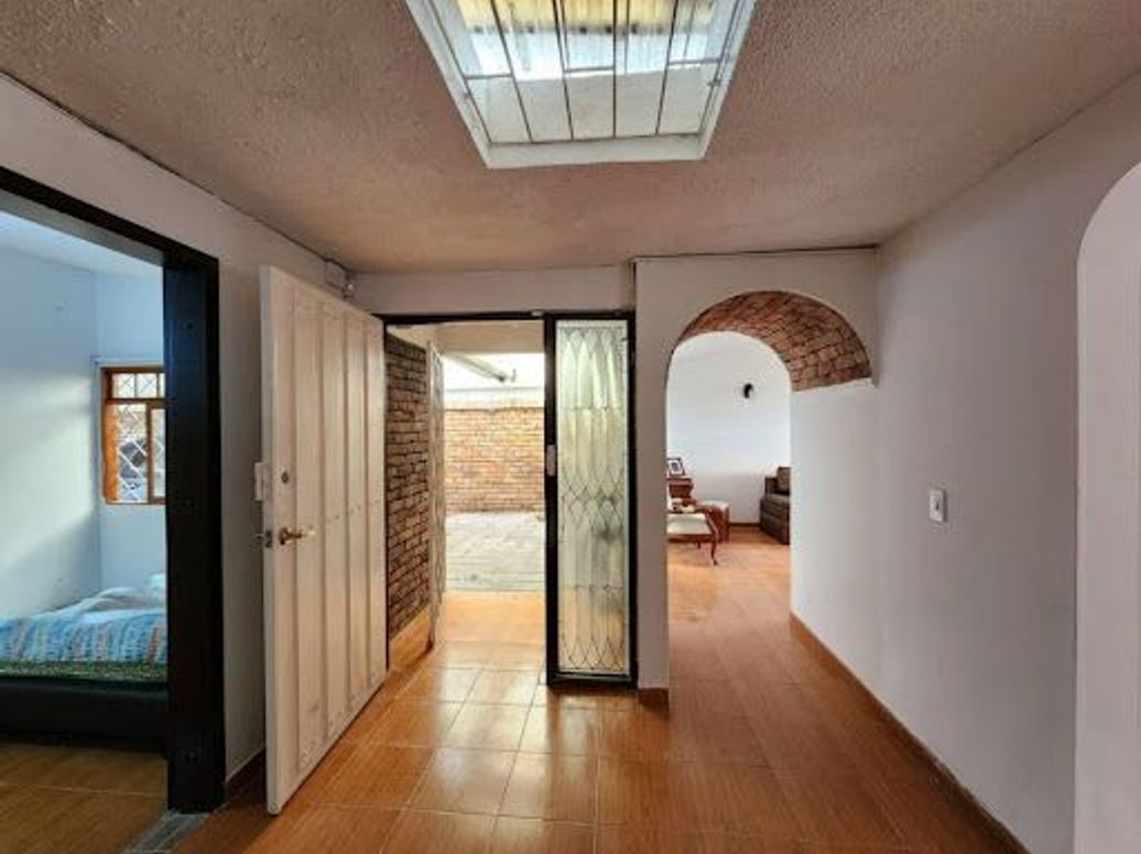 Casa de 5 alcobas en venta en Alhambra, Bogotá, 235 m² · foto 5 de 20