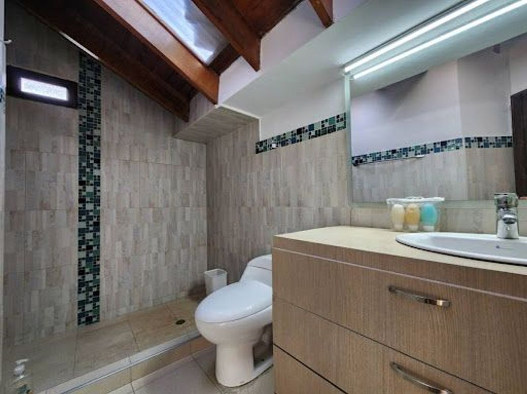 Casa de 5 alcobas en venta en Alhambra, Bogotá, 235 m² · foto 9 de 20