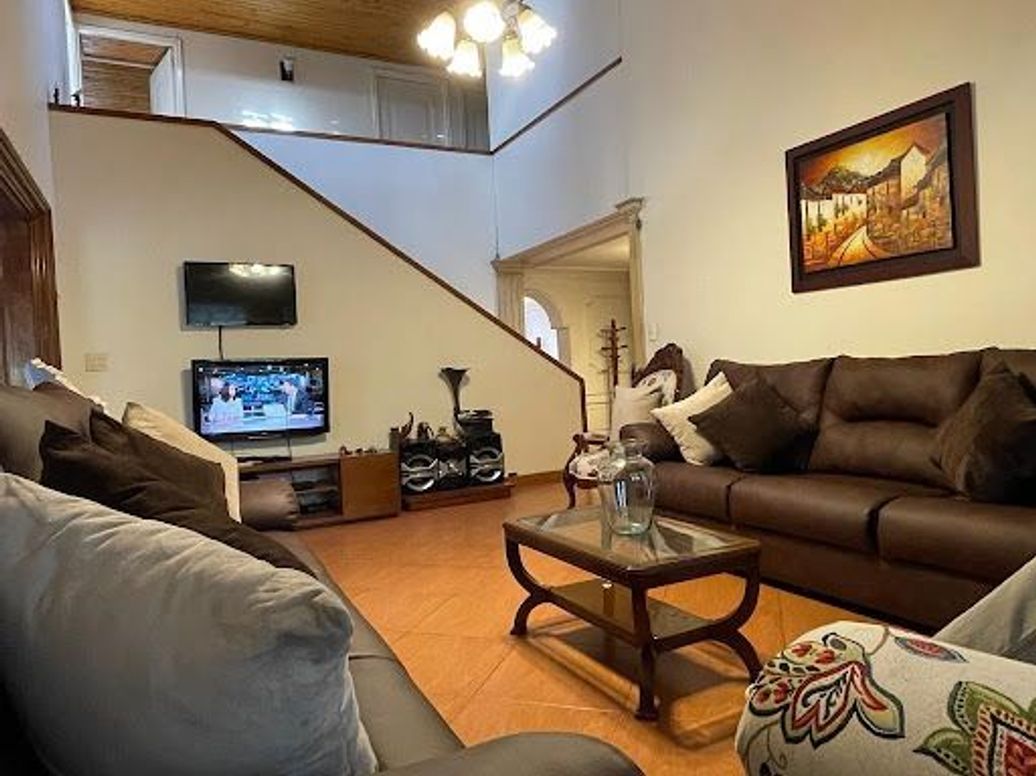 Casa de 4 alcobas en venta en Niza, Bogotá, 325 m² · foto 4 de 20