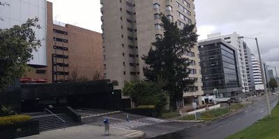 Apartamento para venta excelentes acabados amplio sobre la calle 100 a 1 cuadra de la carrera 7 sector exclusivo estratégico excelente estado.