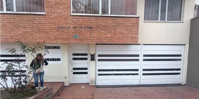 ?✨ APARTAMENTO EN VENTA – NIZA, BOGOTÁ ✨?  COD:9487RF157

DSW-078

? Dirección: Calle 127 #70D  Apto 202
? Área: 82 m²
? 3 habitaciones amplias – ideales para tu familia ?‍?‍?‍?
? 2 baños modernos – comodidad y funcionalidad ?
? Piso en baldosa y madera – fácil mantenimiento y un toque elegante ✨
? Parqueadero privado – seguridad y comodidad para tu vehículo
? Edificio residencial con excelente ubicación

? Precio: $460.000.000 (Negociable)
? Administración: $330.000 mensuales

? Ubicación privilegiada:
✔️ A un paso del Centro Comercial Niza y Carulla ?
✔️ Sobre la avenida principal, con fácil acceso a transporte público y vías principales ?
✔️ Cerca de colegios, parques ? y zonas comerciales ?

Este apartamento es perfecto para quienes buscan comodidad, seguridad y cercanía a todo. Un hogar listo para mudarse y disfrutar de una de las mejores zonas residenciales de Bogotá. ?

? ¡Agenda tu visita hoy mismo y descubre tu próximo hogar! ✨

#ApartamentoEnVenta #Niza #Bogotá #Inmuebles #VentaDeApartamento #Oportunidad #ApartamentoBogotá #TuHogar #VivirBien
