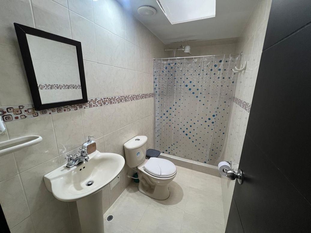 Casa de 6 alcobas en venta en Villa Dorado Norte, Bogotá, 507 m² · foto 18 de 20