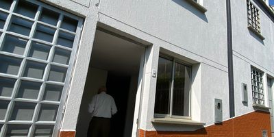 Estrato 3
Área 96 m2
Piso 1
Sala comedor 
cocina integral
patio con techo 
Piso 2
2 Habitaciones
1 baño 
Piso 3 
1 habitacion
1 baño 
1 terraza
Zona sociales 
Piscina 
Cancha multiple 
Zona para niños