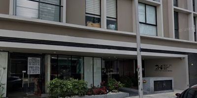 Se arrienda apartaestudio tipo loft en el barrio Las Nieves, localidad de Los Mártires, estrato 3, con un área de 23 m². El inmueble cuenta con zona de ropas y pisos en laminado. Ubicado en edificio con 12 años de construcción, tipo club house, ofrece vigilancia 24/7, ascensor, gimnasio, zona de niños y vista panorámica. Excelente ubicación con vías de acceso como la Calle 22, Carrera 5 y Avenida 19. El canon incluye administración. Para mayor información, comuníquese con el ejecutivo comercial Mauricio Rodríguez al celular o WhatsApp 318 278 0335, o al correo electrónico mauricio.rodriguez@inmobiliariasaliadas.com.