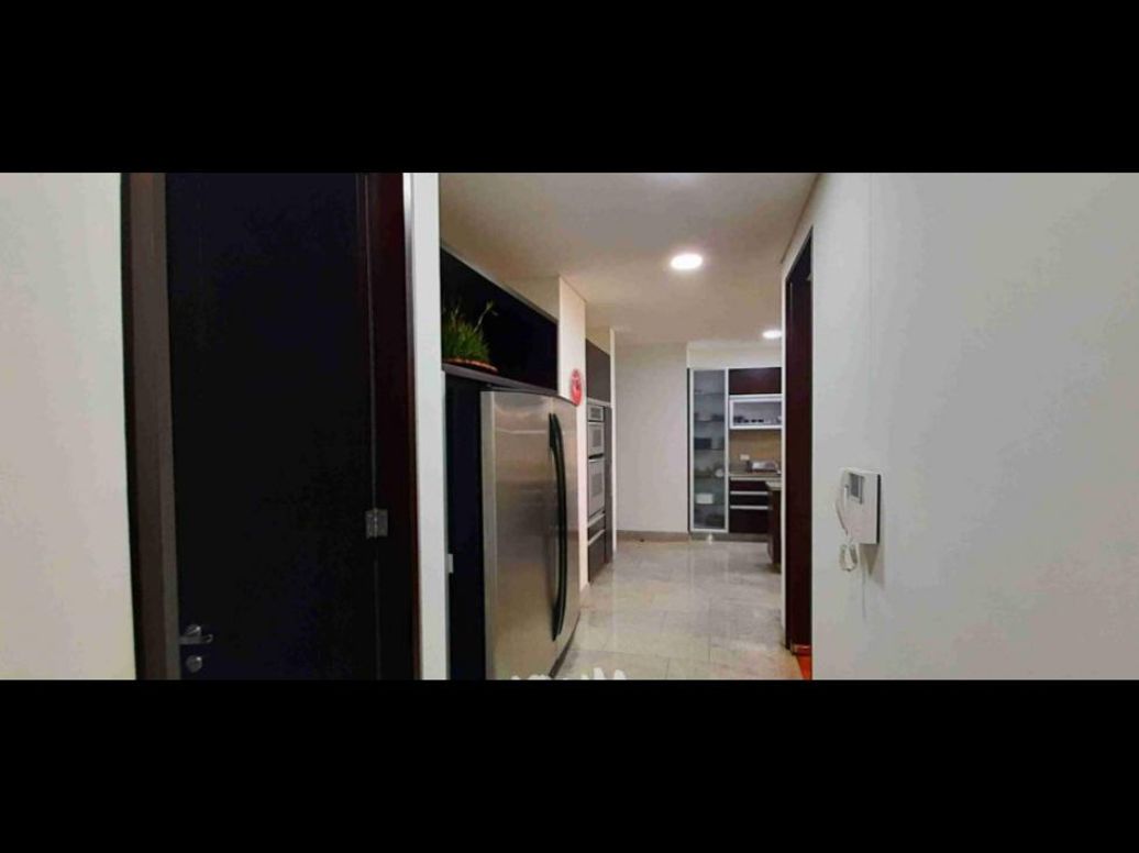 Apartamento de 3 alcobas en venta en Los Rosales, Bogotá, 300 m² · foto 3 de 20