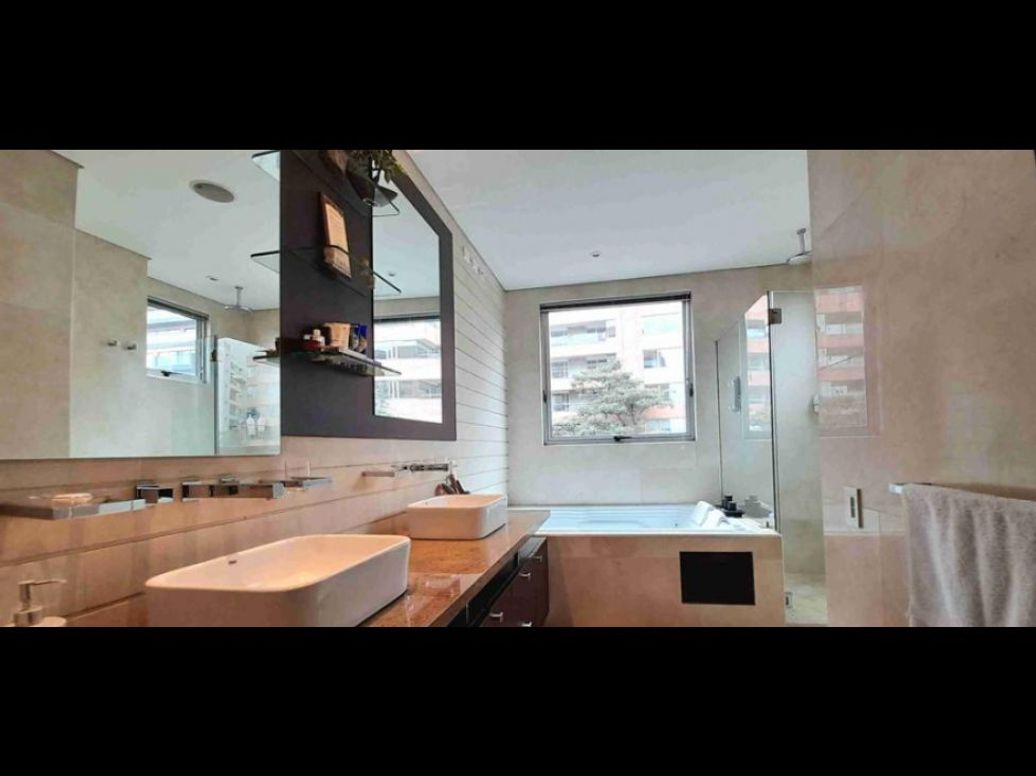 Apartamento de 3 alcobas en venta en Los Rosales, Bogotá, 300 m² · foto 19 de 20