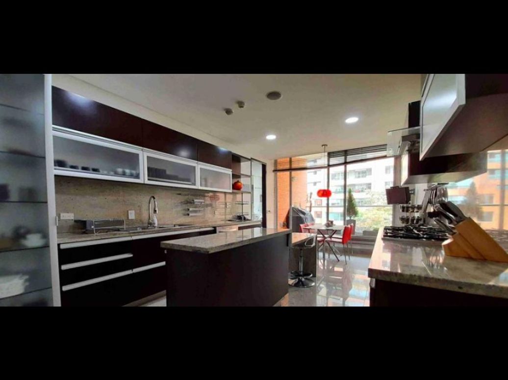 Apartamento de 3 alcobas en venta en Los Rosales, Bogotá, 300 m² · foto 14 de 20