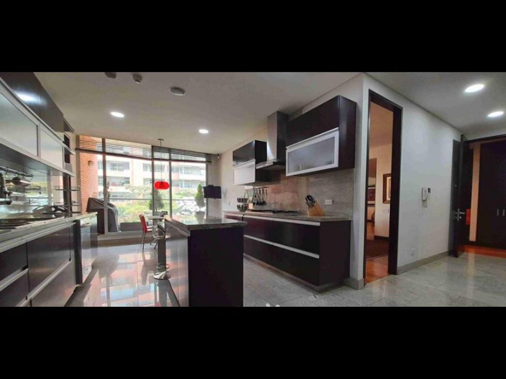 Apartamento de 3 alcobas en venta en Los Rosales, Bogotá, 300 m² · foto 16 de 20