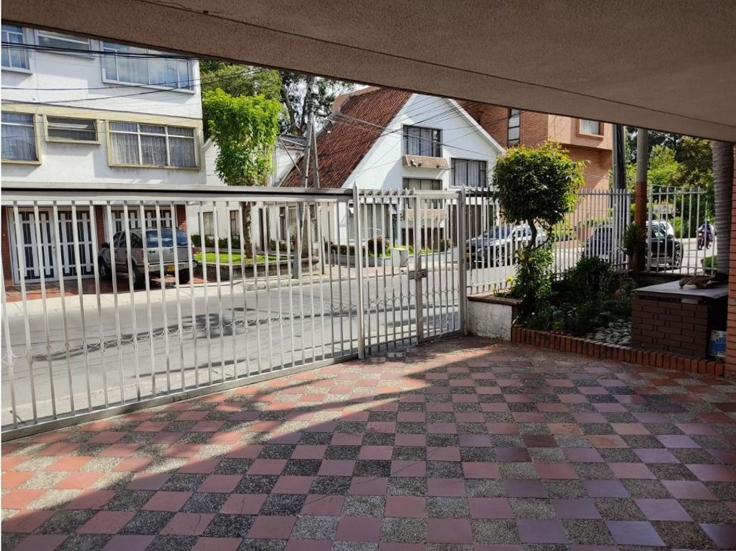 Casa de 9 alcobas en venta en Nicolas De Federman, Bogotá, 385 m² · foto 14 de 17