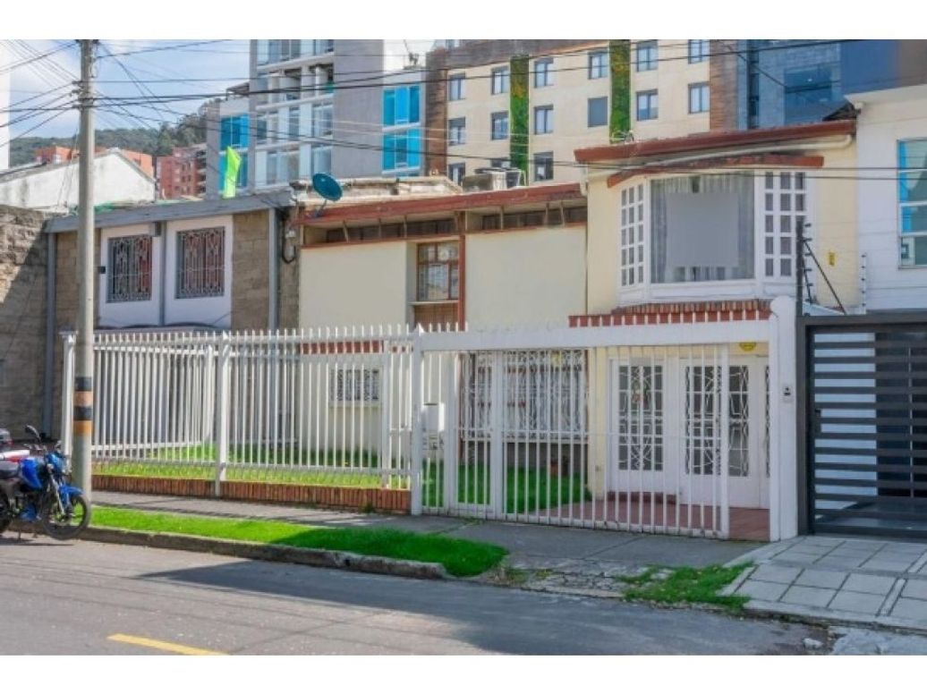 Casa de 6 alcobas en venta en Santa Barbara, Bogotá, 250 m² · foto 16 de 17