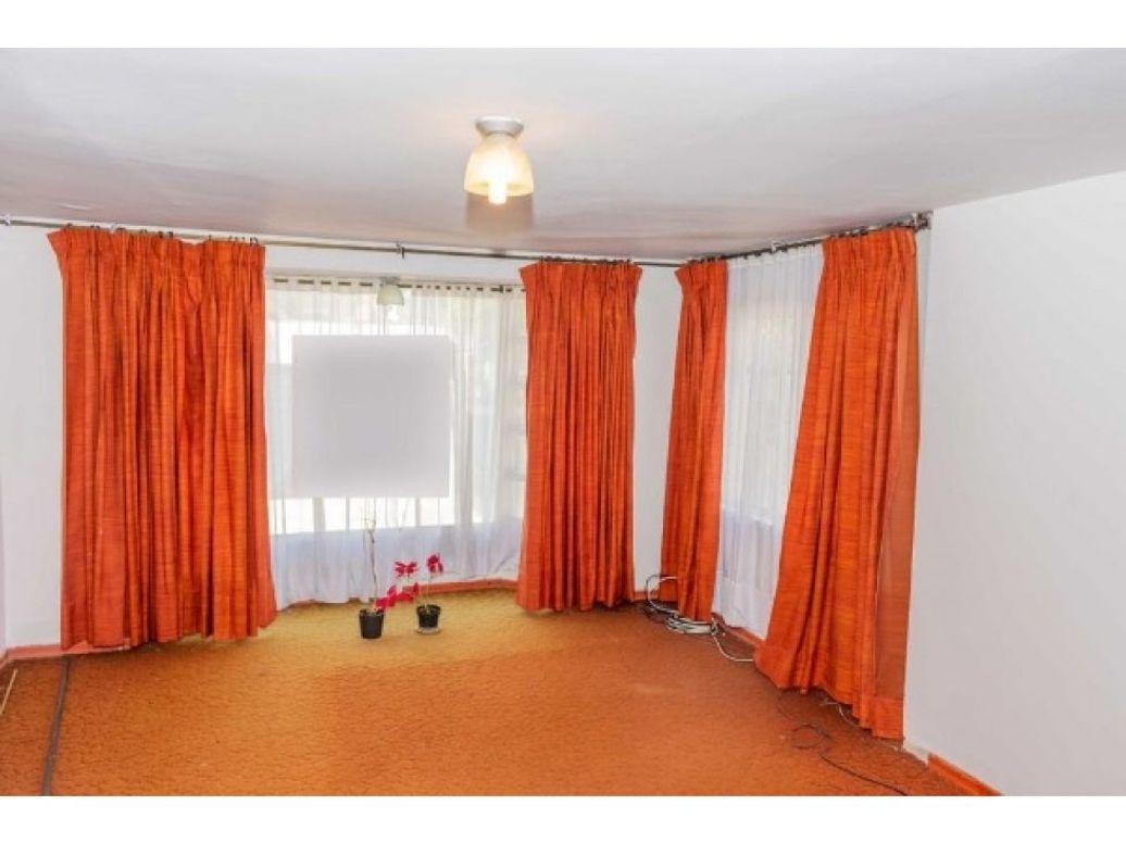 Casa de 6 alcobas en venta en Santa Barbara, Bogotá, 250 m² · foto 9 de 17