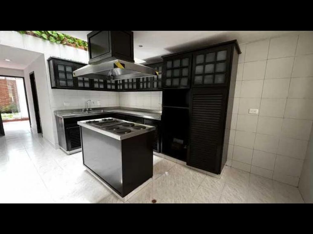 Casa de 4 alcobas en venta en El Contador, Bogotá, 434 m² · foto 2 de 11