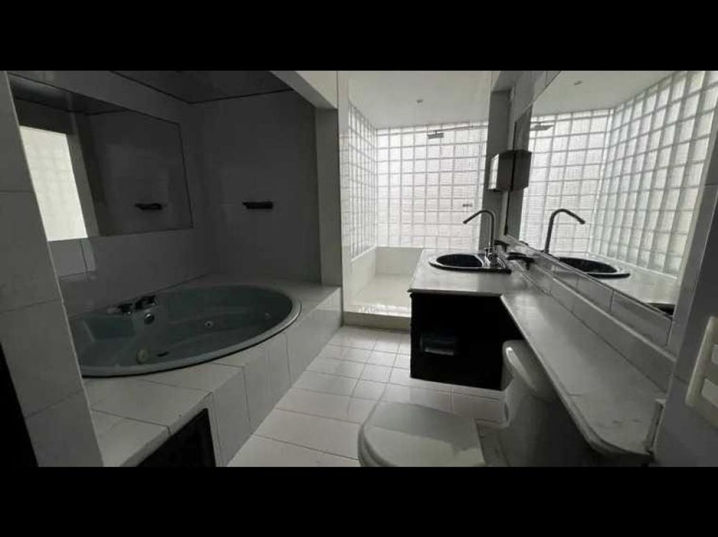 Casa de 4 alcobas en venta en El Contador, Bogotá, 434 m² · foto 11 de 11