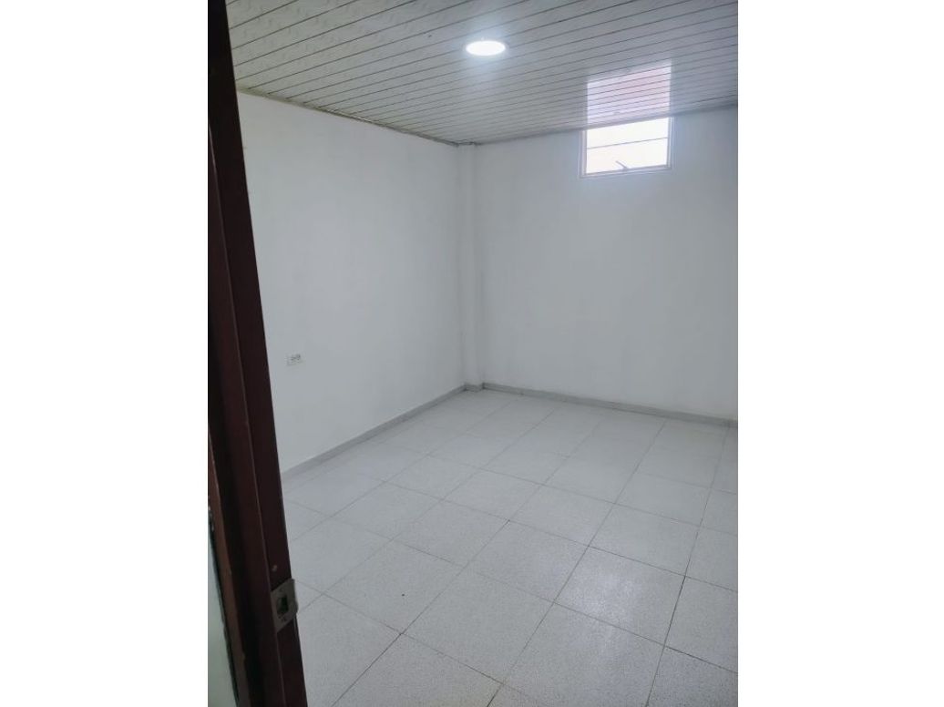 Casa de 10 alcobas en venta en San José, Bogotá, 72 m² · foto 2 de 20