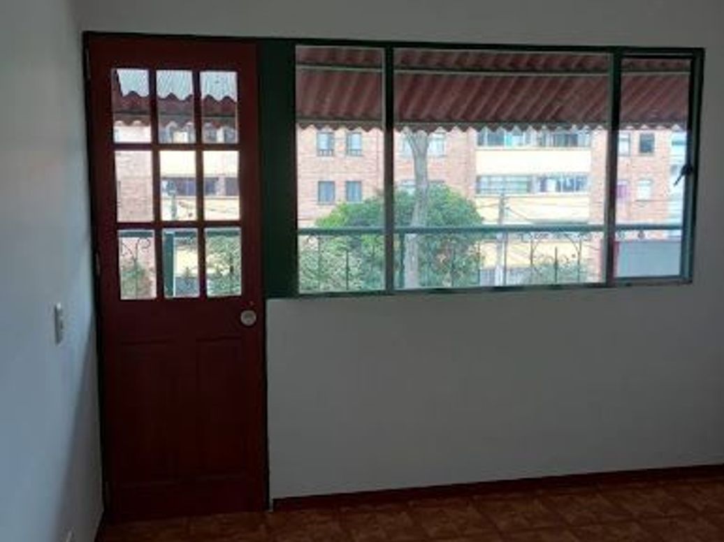 Apartamento de 3 alcobas en venta en Ciudad Kennedy Central, Bogotá, 76 m² · foto 2 de 16
