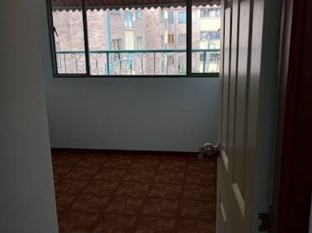 Apartamento de 3 alcobas en venta en Ciudad Kennedy Central, Bogotá, 76 m² · foto 3 de 16