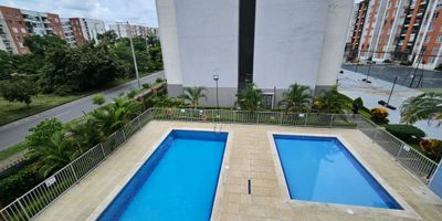 Descubre la elegancia y comodidad en este exclusivo apartamento de 3 habitaciones y 2 baños, con 90 metros cuadrados de espacio para disfrutar en cada rincón. Su diseño moderno y funcional te brinda la armonía perfecta entre estilo y confort. Además, cuenta con 1 parqueadero para tu conveniencia. Ubicado en una zona privilegiada, este inmueble es ideal para quienes buscan calidad de vida y bienestar. No pierdas la oportunidad de vivir en un lugar único como este. Contáctame para más información. MAURICIO GOMEZ Numero 3117044273.