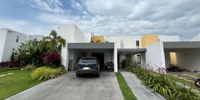 Descubre esta impresionante casa ubicada en , con un total de 4 habitaciones y 4 baños distribuidos en 210 metros cuadrados. Esta propiedad cuenta con un amplio espacio para 6 parqueaderos, brindando comodidad y seguridad para toda la familia. Su diseño moderno y elegante crea un ambiente acogedor y sofisticado. Disfruta de la privacidad y tranquilidad que ofrece este hogar, ideal para aquellos que buscan un lugar exclusivo para vivir. No pierdas la oportunidad de adquirir esta joya inmobiliaria. Para más información, contacta a MAURICIO GOMEZ al número 3117044273.