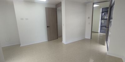 Estas buscando el lugar ideal para tu consultorio en una ubicacion estrategica? Este consultorio, situado justo frente al Centro Comercial San Diego, ofrece espacios amplios y funcionales, con excelente iluminacion natural que aporta confort y productividad. Cuenta con una recepcion profesional para recibir a tus pacientes y esta rodeado de servicios clave. Agenda tu visita hoy y da el siguiente paso hacia el exito profesional!  canon+iva