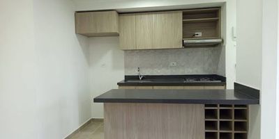 Se Arrienda lindo Apartamento en Rionegro el porvenir sector el comando en unidad cerrada, el apartamento cuenta con 2 habitaciones , 2 baños , sala comedor , cocina integral, Balcón , Zona de ropas La unidad cuenta con vigilancia 24h y tiene lindas zonas sociales como   Cancha de futbol , Gimnasio muy bien dotado, Salón social , Parque infantil Pregunta Ahora y agenda tu cita  
