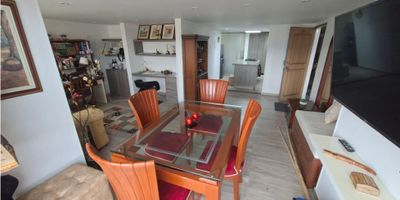 Magnifico apartamento en  uno de los mejores sectores para vivir,  versalles, ya que se encuentra cerca de las dos avenidas, paralela y santander, cerca de supermercados,iglesia, transporte, pero a la vez zona muy residencial y de mucha tranquilidad.  Con 82 M2, disfrutarás de una bellisíma vista de 180 grados, y una excelente distribución, 2 habitaciones muy confortables, la principal con baño y otro baño con ducha para las otras dos.  Estudio o espacio para adecuar una tercera habitación, cocina integral remodelada, deposito, parqueadero para1 vehículo, excelente vista, conjunto cuenta con vigilancia 24 horas.

Contáctanos y agenda tu cita  3122092858.
