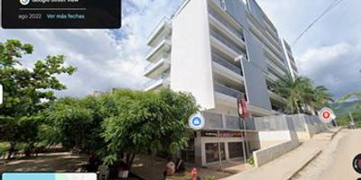 Venta Tres locales comerciales - Edificio Antares de Horizonte,  Santa Marta, Magdalena, en el exclusivo sector de Bello Horizonte, muy cerca al Hotel Zuana y al Centro Comercial Zazue, una zona estratégica y de alta valorización, Área total construida: 275,89 m² , entre primer piso y mezanine, los tres locales se unen internamente,  un parqueadero en el sótano del edificio,  Excelente visibilidad en esquina y gran proyección comercial,   Ubicación privilegiada: A solo dos cuadras de la playa, Rodeado de hoteles, restaurantes y proyectos residenciales, Zona de alta afluencia turística y comercial, Fácil acceso por la Troncal del Caribe,  Ideal para inversionistas o empresarios que buscan un punto estratégico para negocios como restaurantes, minimarkets, farmacias, boutiques u oficinas de servicios en una de las zonas más dinámicas de Santa Marta, Administración: $1.097 mil,
