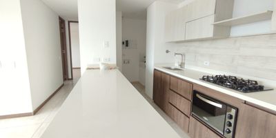 Vive en uno de los mejores sectores de San Antonio, Pereira! Este apartamento se encuentra a pocos minutos del parque principal, supermercados, farmacias y colegios, lo que lo hace ideal para familias y profesionales. 

Caracteristicas: 
- 2 amplias alcobas para tu comodidad 
- 2 banos completos 
- Parqueadero asignado para tu vehiculo 
- Cuarto util para almacenamiento o uso multiple Ubicacion privilegiada: 
- Cerca del parque principal 
- A pocos minutos de supermercados y farmacias 
- Excelente acceso a colegios y centros educativos
Un lugar perfecto para vivir con comodidad y estilo! Quieres conocer mas sobre este apartamento? Contactanos!