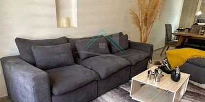 Disfruta de la paz de un entorno residencial consolidado, con la comodidad de tener todo lo esencial a tu alcance. Es el balance perfecto entre la tranquilidad que anhelas y la conexión que necesitas. 