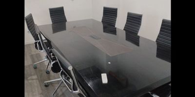 ARRIENDO o VENTA linda oficina amoblada en el corazón de la ciudad, ubicada en un 10° piso de un edificio inteligente. Además tiene buena luz natural y panoramica excelente. Sus espacios son de buena conexion dando la opción de tener privacidad en la parte administrativa y buen espacio en el área abierta y la zona de recepción. Los baños son por piso, baterias para hombres y damas. El edificio cuenta con planta de suplencia total, sistema de riego contra incendios y parqueadero para visitantes. El transporte público es el transmilenio troncal caracas y el SITP  por la calle 100 y la cra 11, hacia cualquier sitio de la ciudad. No pierdas la oportunidad de ubicar tu empresa en un sitio destacado y con grandes diferencias a favor de tu empresa. Haz tu cita ya! COD 949-0949
