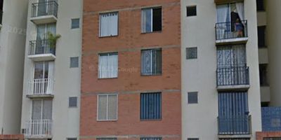CIUDAD. Cali   ACCIÓN.  Venta   PROPIEDAD Apartamento Piso 5° sin ascensor .  ÁREA 58 M2  UBICACION.  Unidad Residencial  Portoalegre..  ADMINISTRACIÓN $295.694 DETALLES  Tiene  Sala Comedor. Cocina Integral.  Zona de ropas. Dos habitaciones  Dos baños.  Vista Interior. Parqueadero Comunitario.  La Zona Social tiene:  Piscina.  Planta eléctrica.   Portería con Vigilancia Privada 24 horas.   Parqueadero de Visitantes.  Zona verde.  Zona de Niños Conjunto cerrado.
CÓDIGO:C4310978TfP5A504E4A12
PRECIO DE VENTA: $202´000.000