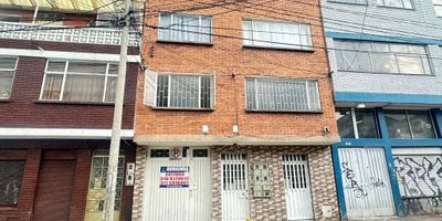ADMINISTRADORA AAVAL ARRIENDA BODEGA, PRIMER PISO, SECTOR COMERCIAL, ESPACIO ABIERTO (8 x 30), CUATRO BAÑOS, PISOS EN CERÁMICA, MEZANINNE 30 M2, OFICINA  DE 70  M2. SERVICIOS DE AGUA Y LUZ INDEPENDIENTE (TRIFÁSICA),   SIETE DE AGOSTO.