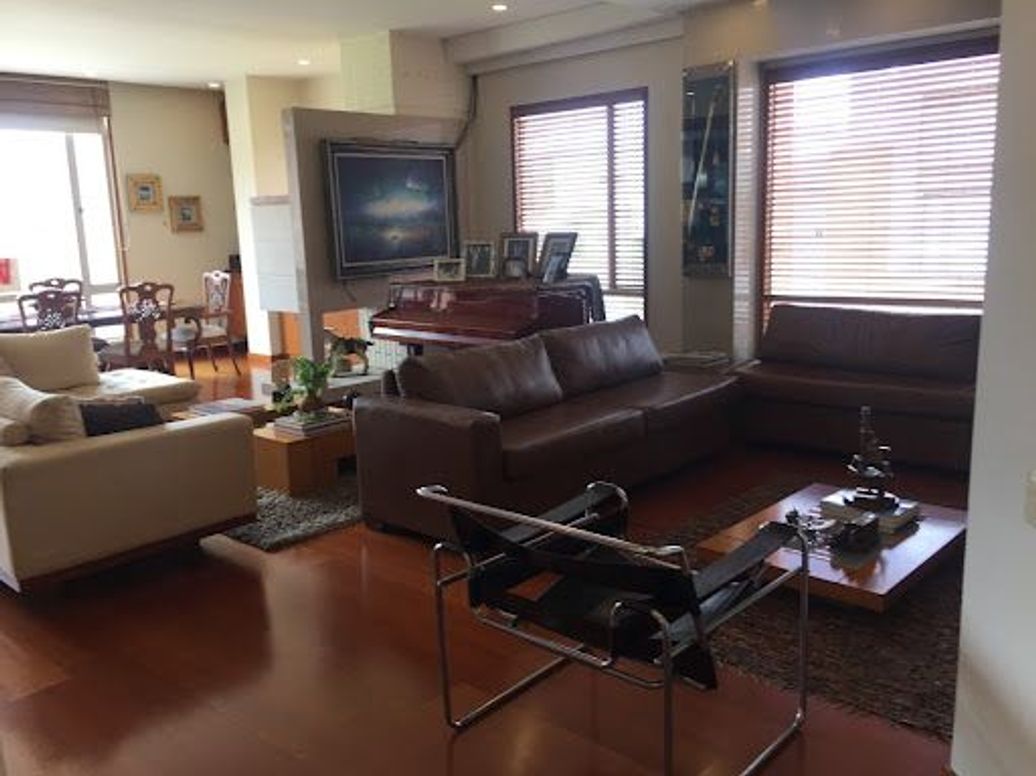 Apartamento de 3 alcobas en venta en Colina Campestre, Bogotá, 216 m² · foto 7 de 19
