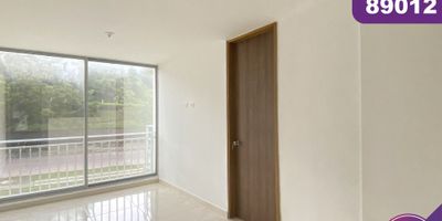 Apartamento en arriendo para estrenar en la ciudad de Barranquilla ubicado en el barrio Miramar, en un edificio con vigilancia privada las 24 Horas y zonas sociales de entretenimiento. El edificio cuenta con 10 pisos el apartamento se encuentra en el piso 4, con un área aproximada de 43mts2 , distribuidos en 2 habitaciones, 2 baños, cocina tipo semi integral, zona de labores, buena distribución en sus áreas con buenos y modernos acabados, es fresco y acogedor, su entorno es tranquilo, residencial con cómodas vías de acceso y facilidad al transporte público cercano, sobre el sector puede encontrar, parques, restaurantes y centro comercial.