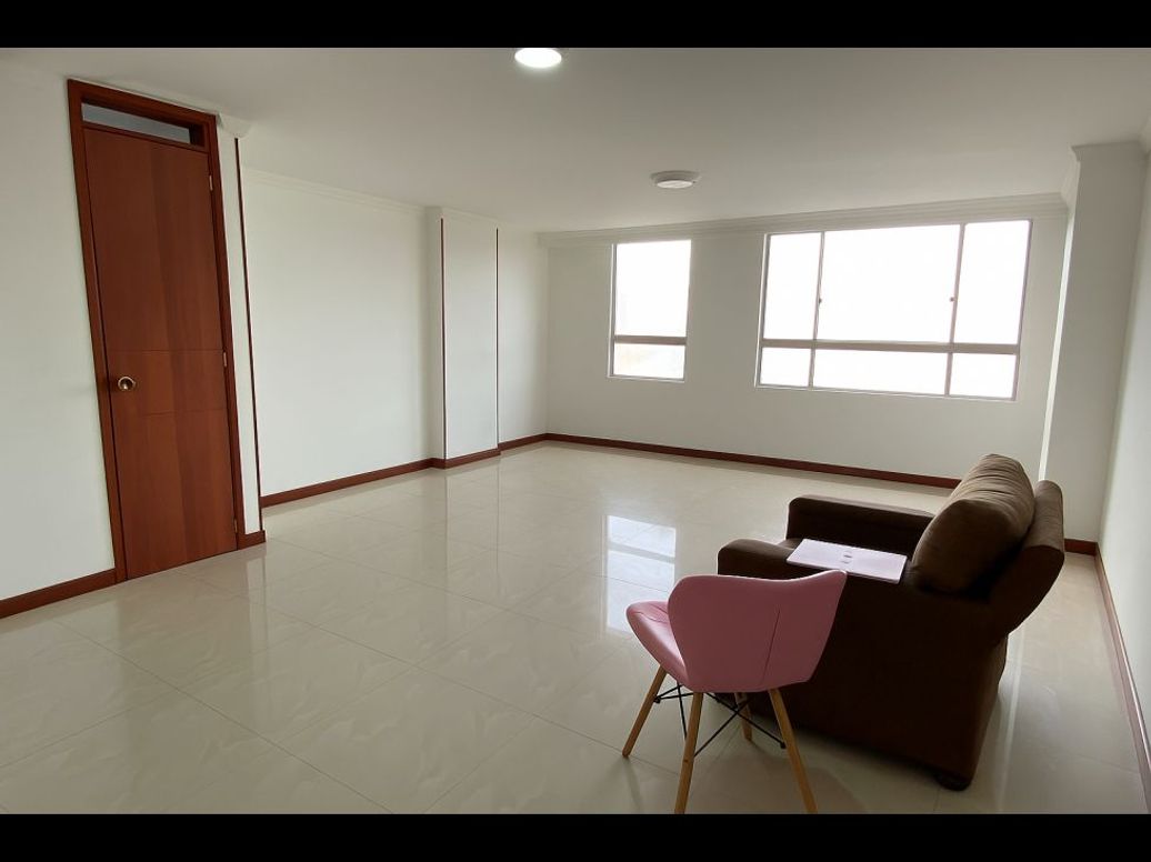 Apartamento de 4 alcobas en venta en Normandía, Bogotá, 85 m² · foto 3 de 14