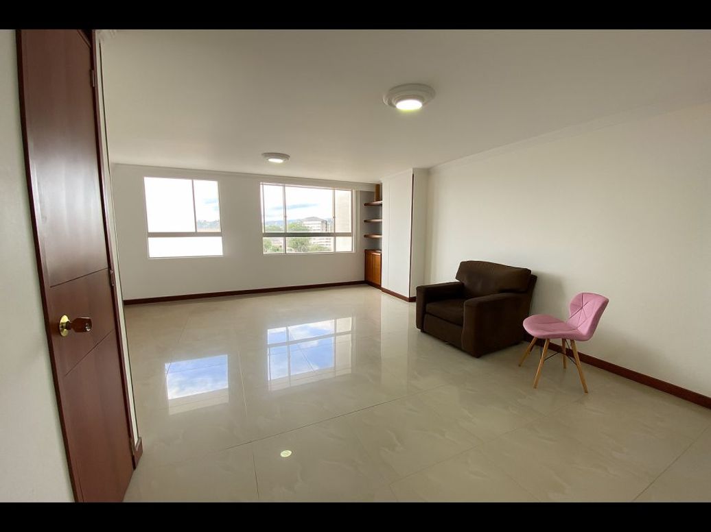 Apartamento de 4 alcobas en venta en Normandía, Bogotá, 85 m² · foto 2 de 14
