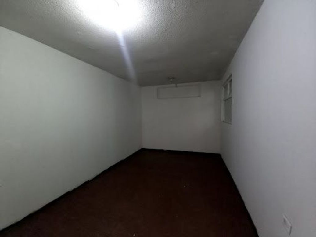 Casa de 7 alcobas en venta en Fontibón, Bogotá, 432 m² · foto 9 de 20