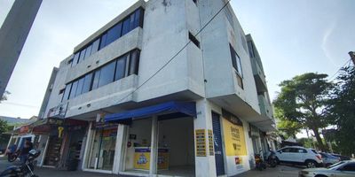 ¡Oportunidad única! Presentamos este espacioso y luminoso apartamento de 108 m. Ideal para vivir o invertir. Ubicado estratégicamente en un vibrante sector comercial de alta valorización y fácil acceso, asegura una excelente calidad de vida y un potencial de rentabilidad superior.

La distribución es funcional: cuenta con tres amplias alcobas y dos baños completos. Los acabados han sido seleccionados pensando en el confort y la durabilidad.

Disfrute de la comodidad de tener todo al alcance: transporte público, tiendas, restaurantes y servicios. Este no es solo un hogar, es un activo inmobiliario inteligente.