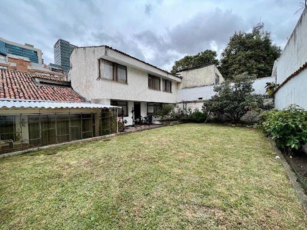 Casa de 5 alcobas en venta en Santa Barbara Alta, Bogotá, 425 m² · foto 2 de 20