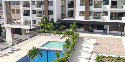 ? Apartaestudio de lujo en alquiler – Itos 15, Pinares, Pereira ?

Descubre el equilibrio perfecto entre comodidad, exclusividad y modernidad en este espectacular apartaestudio nuevo para estrenar ubicado en el prestigioso sector de Pinares – Pereira, dentro del moderno edificio Itos 15.

Con un área de 39 m², este inmueble ha sido diseñado con un estilo contemporáneo y acabados de primera calidad, ofreciendo un ambiente cálido y funcional.

? Características del apartaestudio:


 
 Moderna cocina integral con barra americana, ideal para compartir y disfrutar.
 
 
 Cómoda zona social integrada con sala de estar iluminada.
 
 
 Habitación independiente con baño privado.
 
 
 Práctica zona de ropas.
 


?️ Amenidades exclusivas:

Disfruta de una zona social incomparable, pensada para tu bienestar y entretenimiento:


 
 Piscina con diseño moderno.
 
 
 Gimnasio completamente equipado.
 
 
 Espacios de coworking para trabajar desde casa con comodidad.
 
 
 Golfito recreativo.
 
 
 Mesas de ping pong.
 
 
 Salón social y zona BBQ.
 
 
 Dos jacuzzis panorámicos ubicados en el piso 20 con una vista única de la ciudad.
 


? Ubicación privilegiada:

En el corazón de Pinares de Pereira, rodeado de clínicas, bancos, colegios y a pocos minutos de los principales centros comerciales. Un sector reconocido por su seguridad, exclusividad y alta valorización.

✨ Vive la experiencia de estrenar y disfrutar de un estilo de vida moderno, con todo lo que necesitas en un solo lugar.
