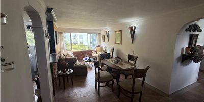 COD: 947FR4338

¡Tu nuevo hogar te espera! – Apartamento cómodo y funcional en conjunto residencial completo

¿Buscas un espacio que combine comodidad, ubicación y zonas comunes ideales para tu familia? Este apartamento lo tiene todo:

Características del inmueble:


 3 habitaciones (2 con clóset empotrado)
 1 baño funcional y bien distribuido
 Sala y comedor independientes
 Cocina integral con excelente capacidad de almacenamiento
 Zona de ropas ventilada y privada


Beneficios del conjunto residencial:


 Salón social para reuniones y eventos
 Zonas verdes para el descanso y la recreación
 Parque infantil para los más pequeños
 Parqueadero para visitantes


Ubicado en una zona residencial tranquila, con acceso a transporte público, comercio cercano y todos los servicios que necesitas.

Ideal para familias que buscan calidad de vida a un precio accesible.

¡Contáctanos y agenda tu visita hoy mismo! Este apartamento puede ser el comienzo de una nueva etapa.

 


