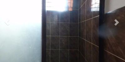 Inmueble ubicado cerca al primer parque de Laureles cuenta con, red de gas y agua caliente, con fácil acceso a vías principales. Cuenta con rutas integradas del metro, estaciones encicla del metro y buen flujo de transporte público, cercano a centros recreativos culturales Estadio, C.C. Unicentro, Exito de Laureles, Makro, Homecenter, cerca al área comercial del barrio Laureles La setenta y San Juan, a tres cuadras de la Universidad Pontificia Bolivariana, estaciones de gasolina, guarderías y colegios, no se aceptan perros, sin parqueadero