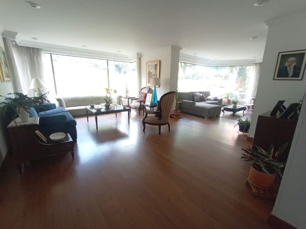 Apartamento de 3 alcobas en venta en Bellavista, Bogotá, 225 m² · foto 2 de 20