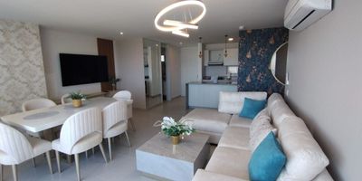 Apartamento amoblado en arriendo en Villa Campestre, ubicado en unidad cerrada cerca a centros comerciales, supermercados, parques, colegios, universidades. Cuenta con 3 habitaciones, 4 baños, sala comedor, estar de tv, balcón en la sala, hall de acceso, hall de alcobas, pisos en cerámica, cocina integral con mesón en granito, alcoba de servicios, baño de servicios, zona de ropas, piscina, gimnasio,salón comunal, parques infantiles, placa polideportiva, zonas verdes, vigilancia y portería 24 Horas.