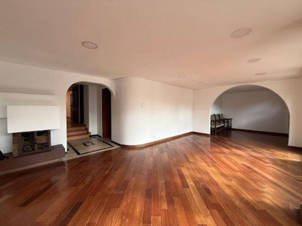 Apartamento de 3 alcobas en venta en Los Rosales, Bogotá, 170 m² · foto 6 de 20